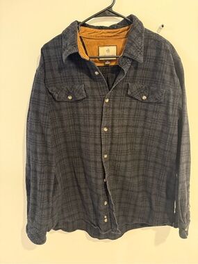 Legendary Whitetails Men's Charcoal Plaid Shirt Jacket with Contrast Collar